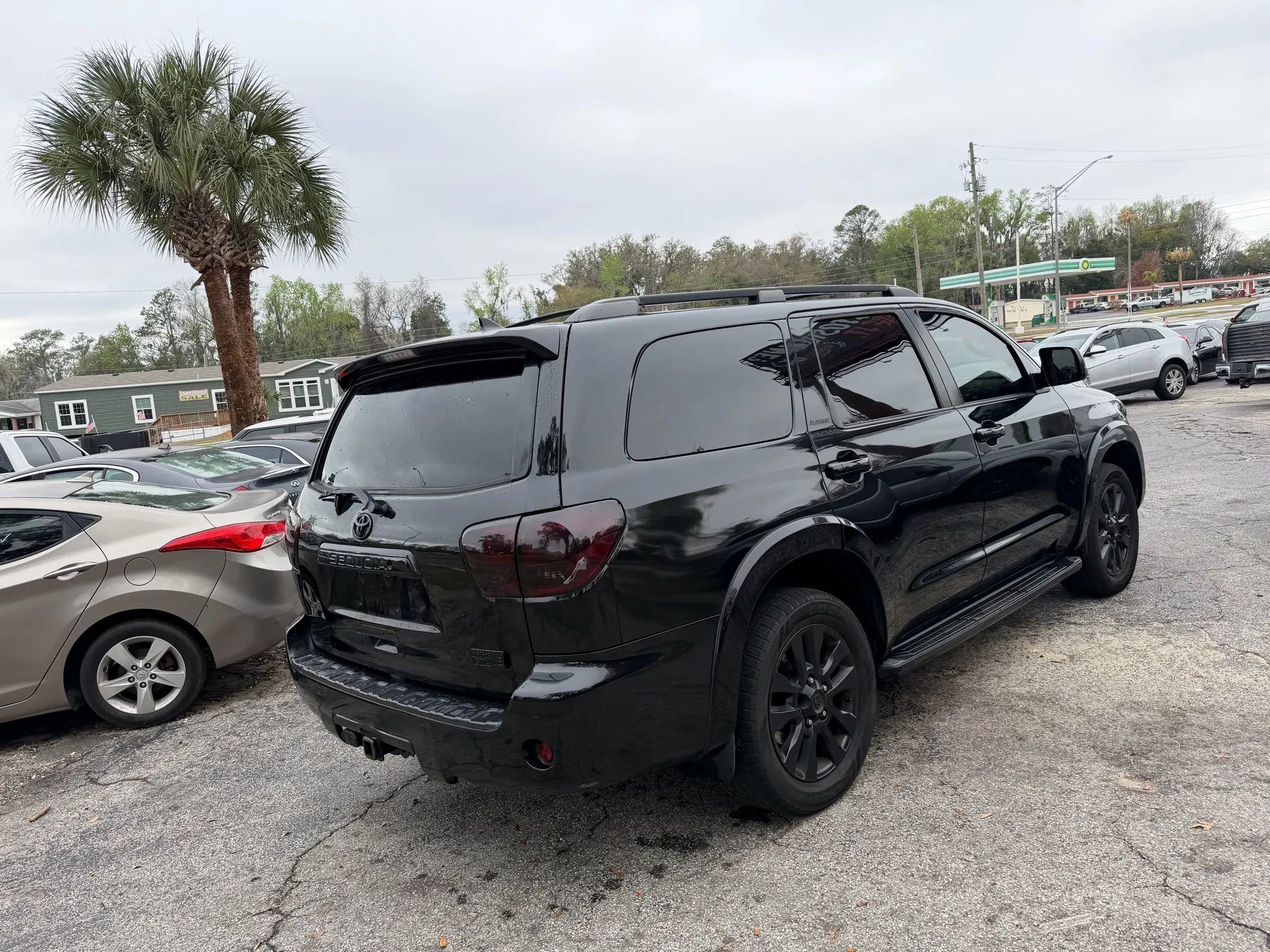 Used 2011 Toyota Sequoia Platinum image 5