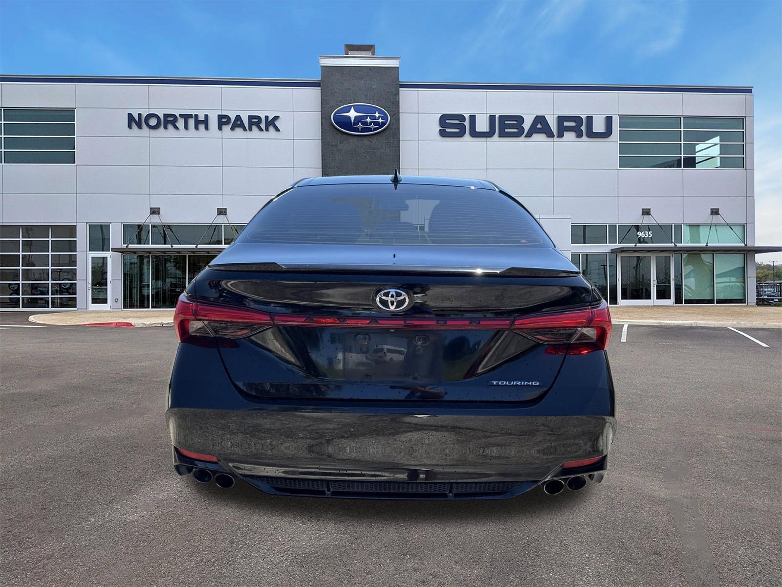 Used 2019 Toyota Avalon Touring FWD image 4
