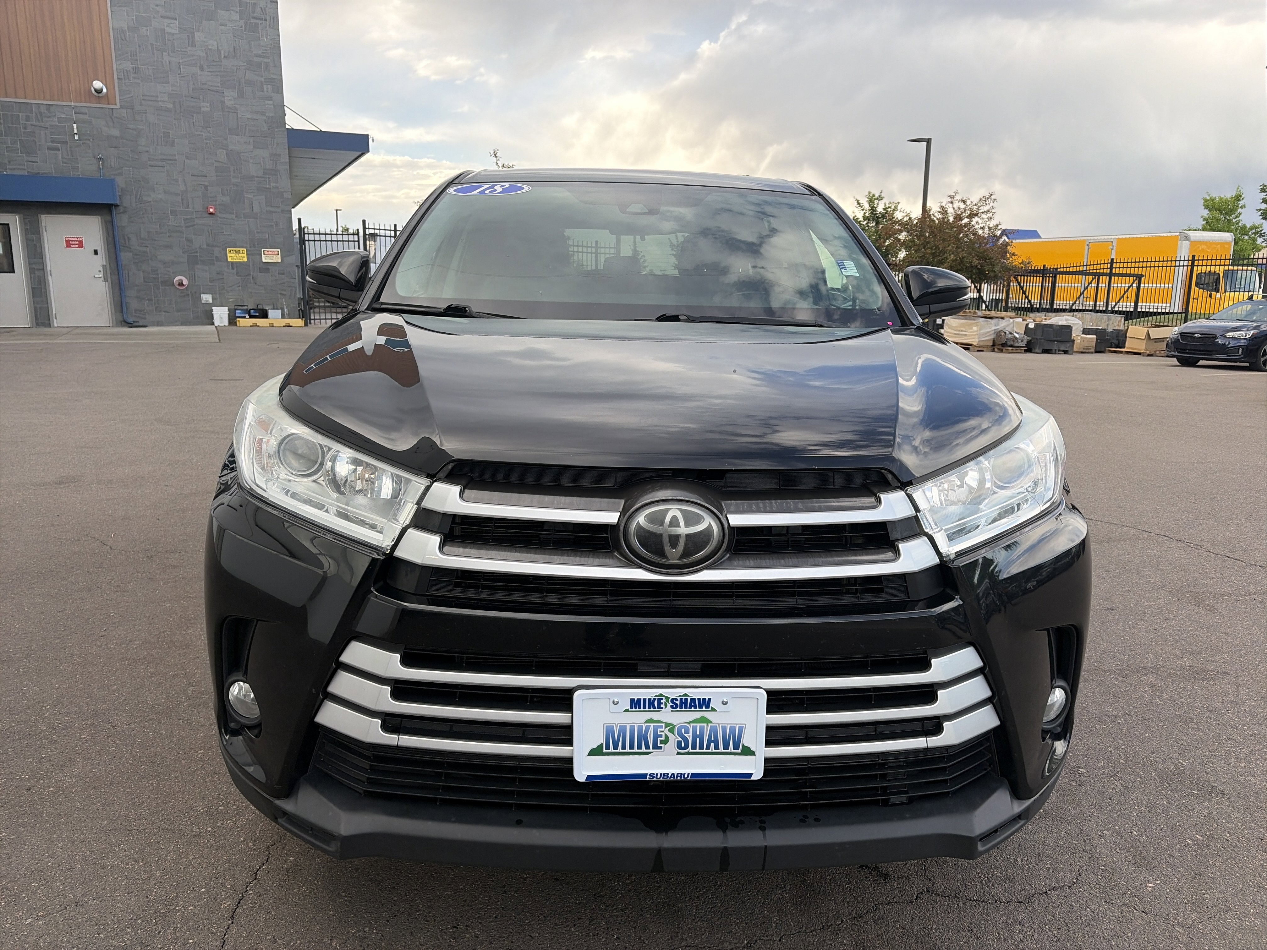 Used 2018 Toyota Highlander Plus AWD/4WD image 2