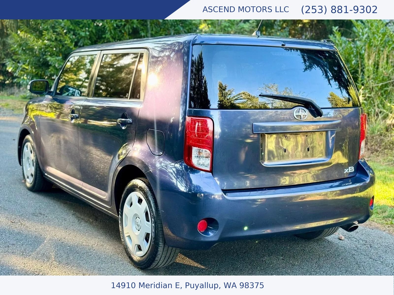 Used 2011 Scion xB FWD image 3