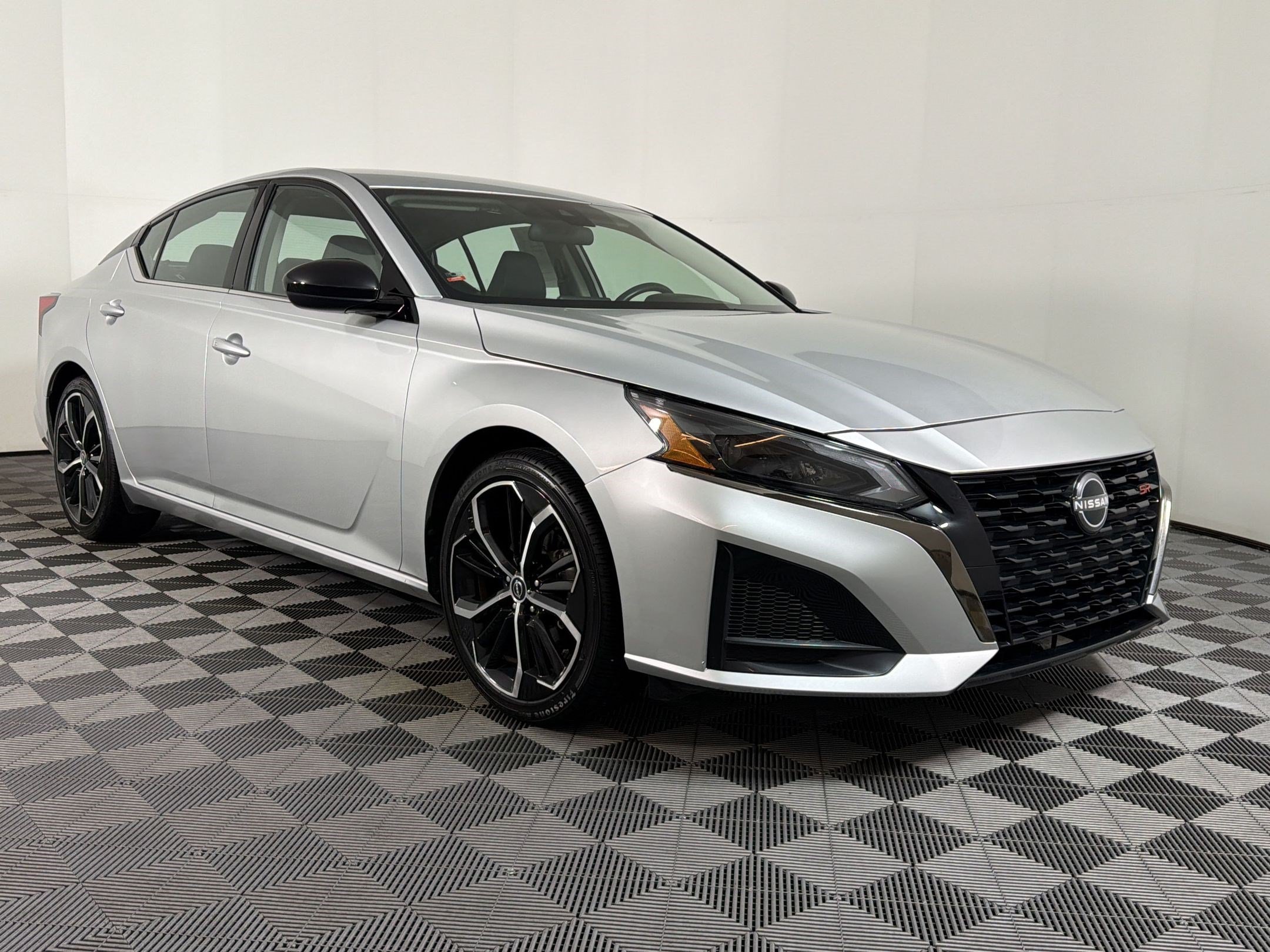Used 2024 Nissan Altima 2.5 SR FWD image 22