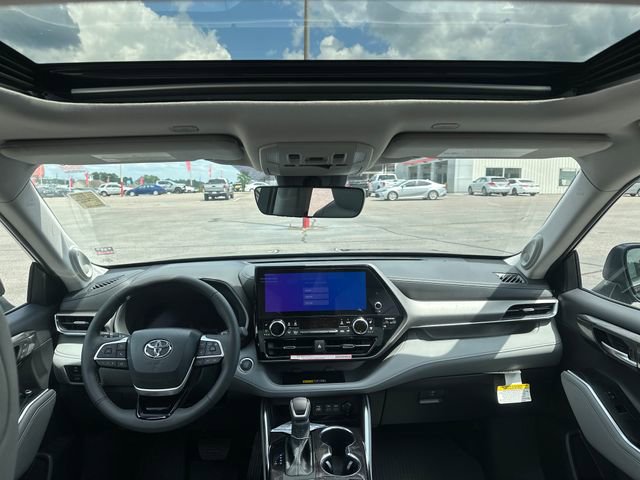 New 2026 Toyota Highlander Limited AWD/4WD image 10