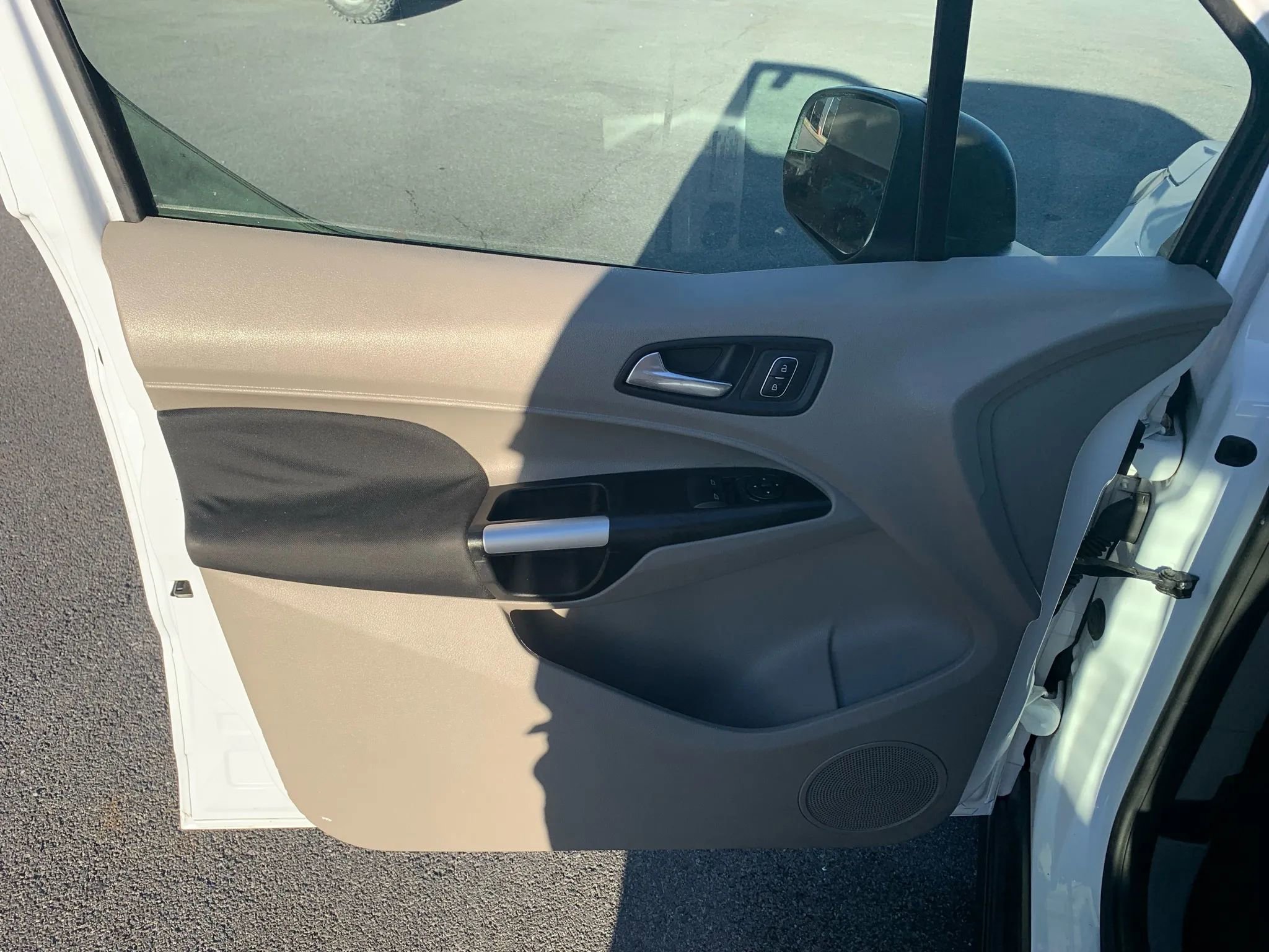 Used 2019 Ford Transit Connect XLT image 8