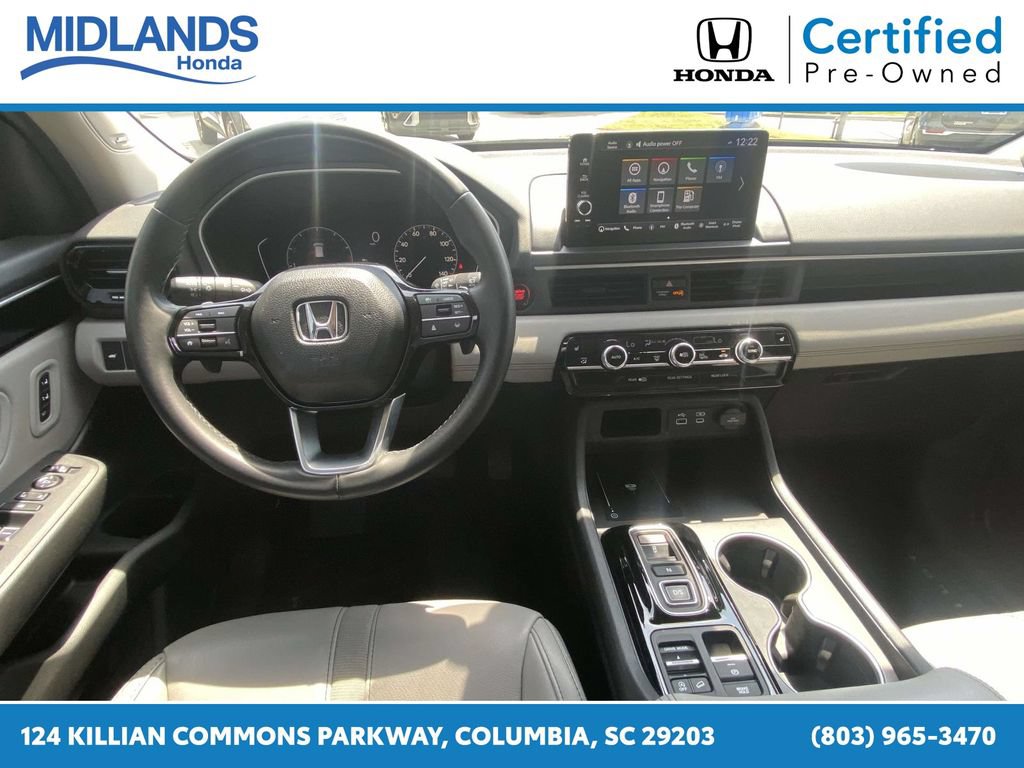 Used 2025 Honda Pilot Touring image 13