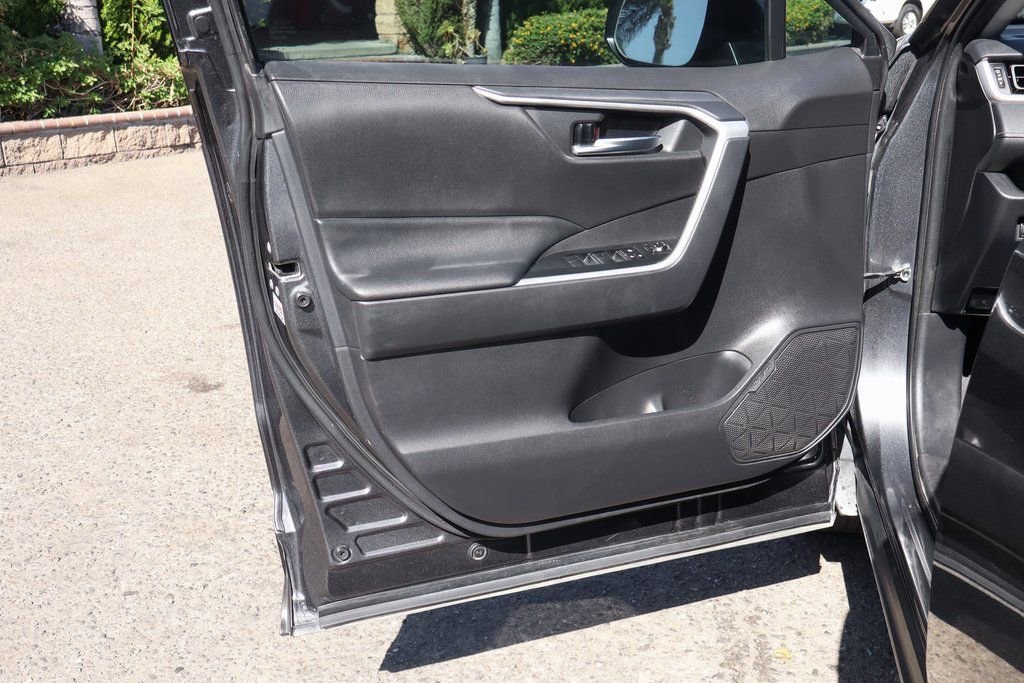 Used 2021 Toyota RAV4 XLE image 14