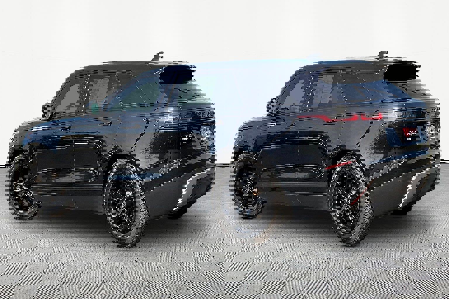 Used 2018 Land Rover Range Rover Velar S image 4