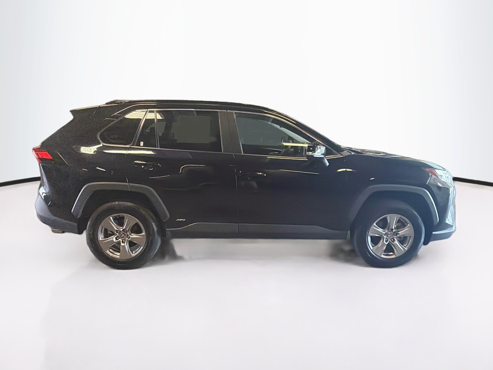 Used 2025 Toyota RAV4 XLE AWD/4WD image 10