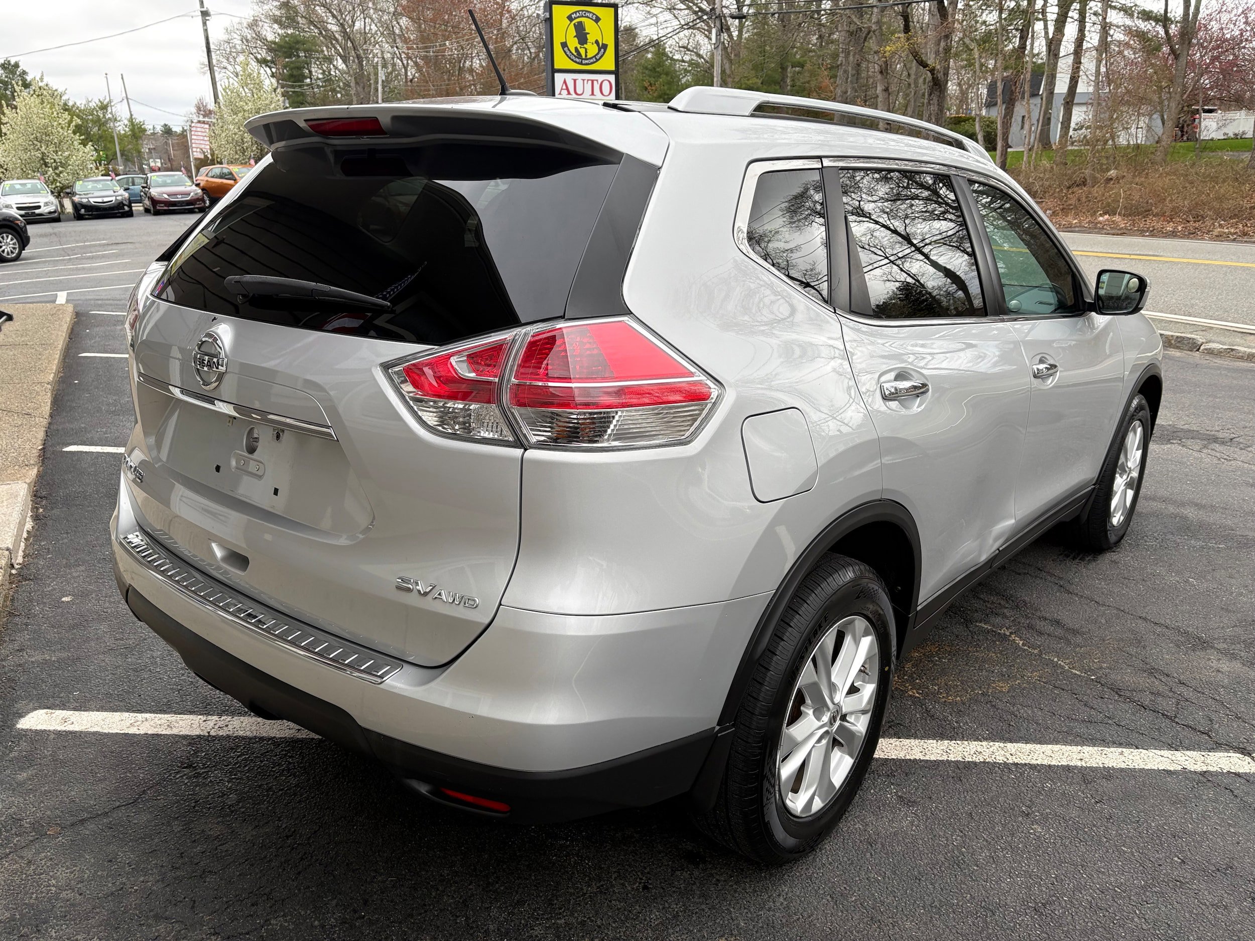 Used 2015 Nissan Rogue SV w/ SV Moonroof Package AWD/4WD image 4
