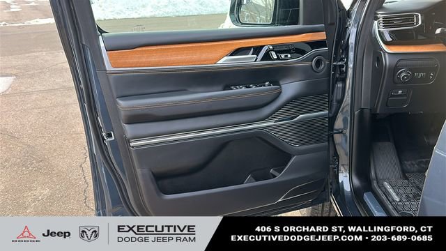 Used 2024 Jeep Grand Wagoneer L Series III AWD/4WD image 9