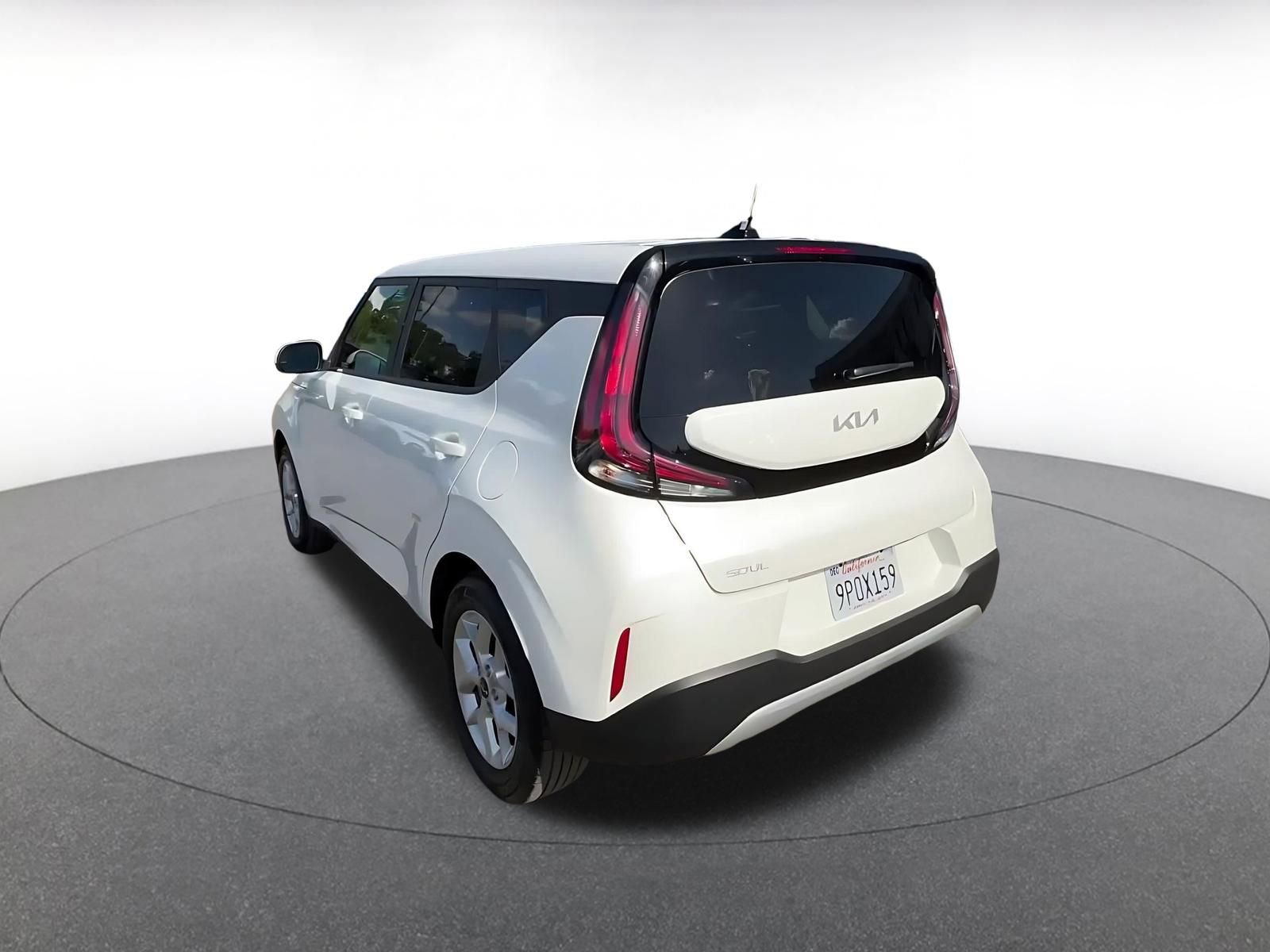 Used 2025 Kia Soul LX w/ LX Technology Package FWD image 11