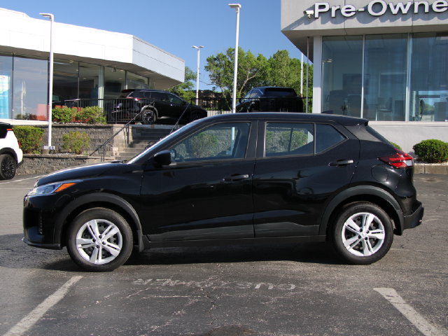 Certified 2025 Nissan Kicks Play S FWD image 2