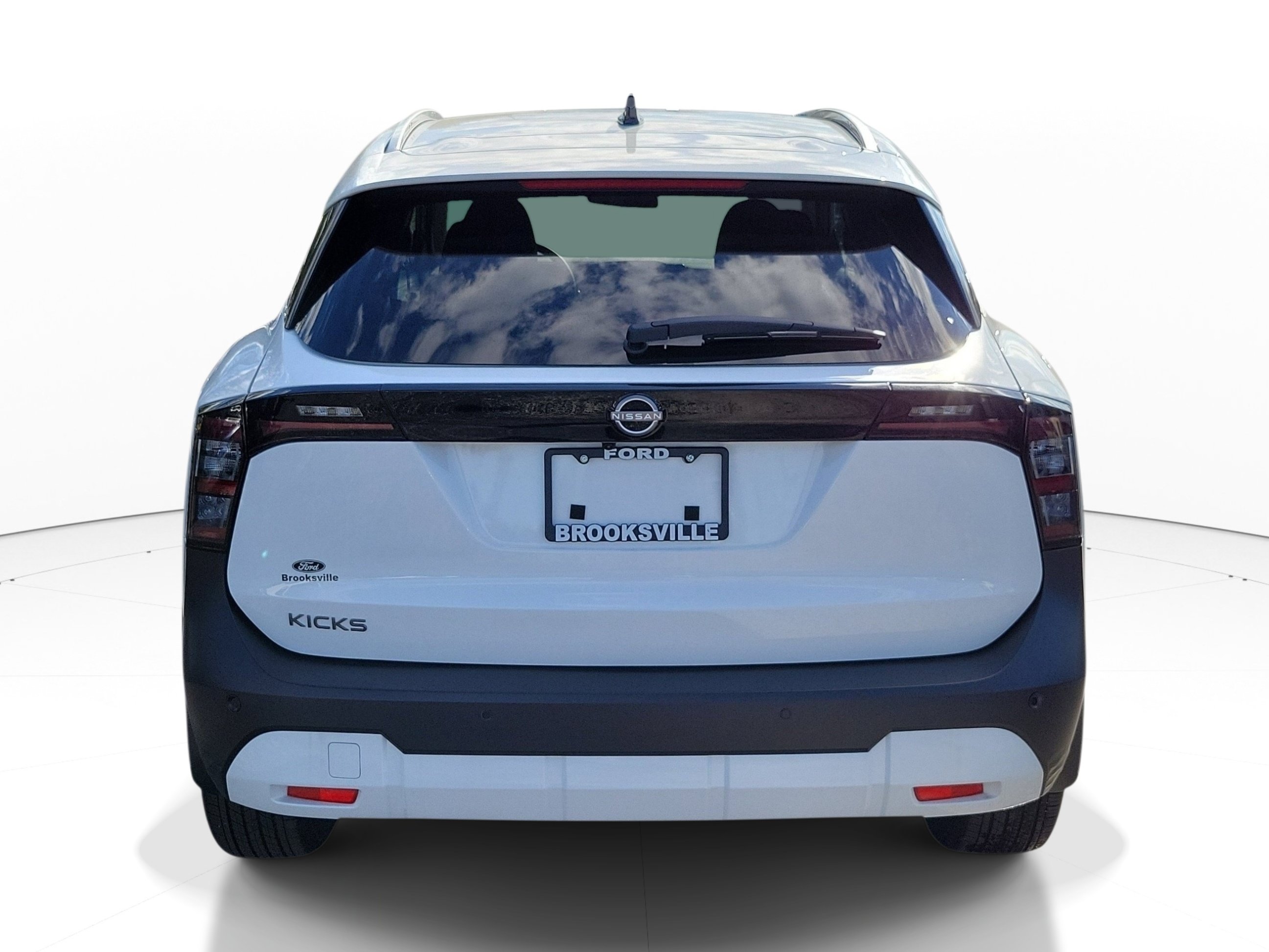 Used 2026 Nissan Kicks SV FWD image 3