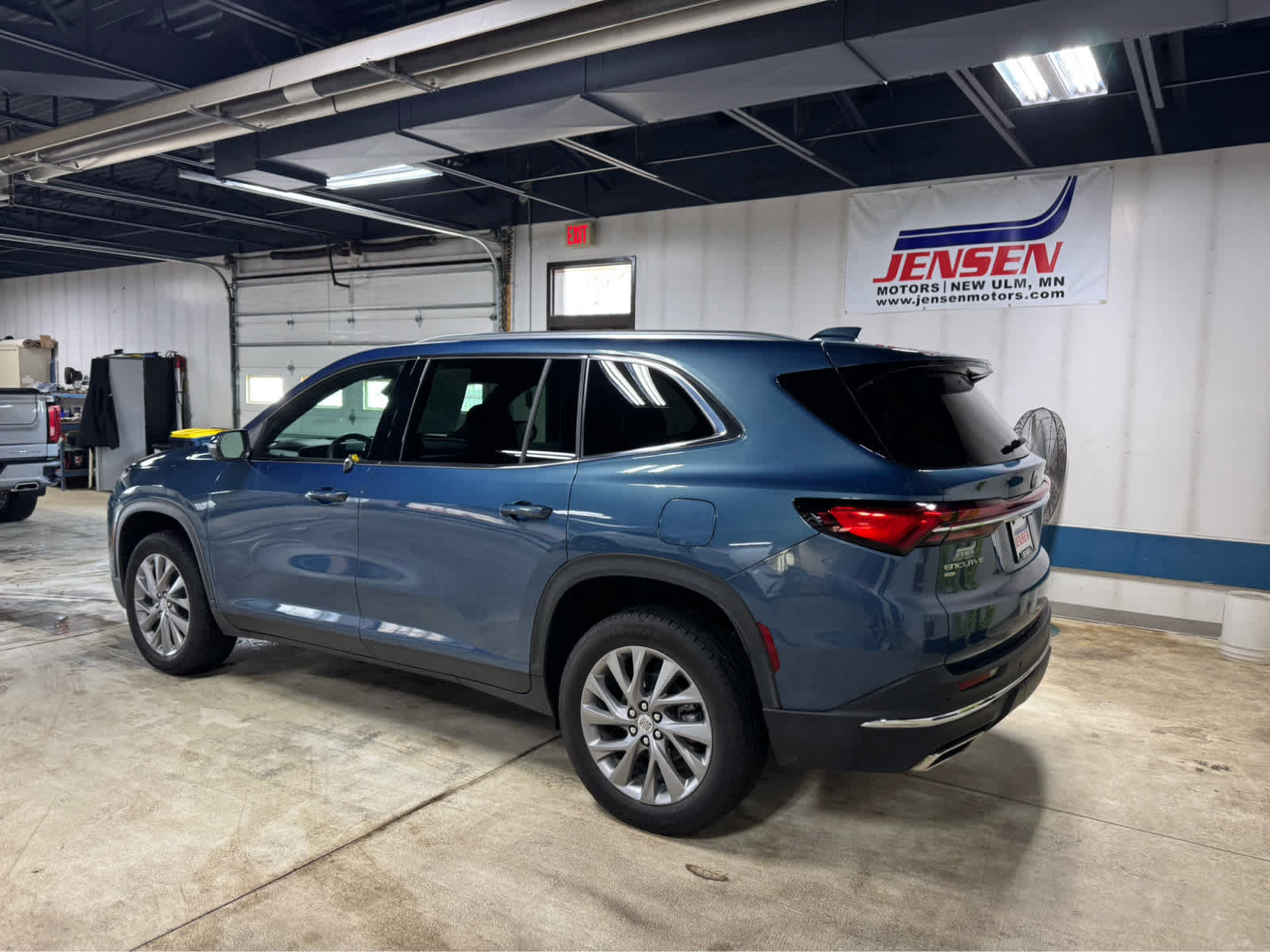 Certified 2025 Buick Enclave Preferred image 6