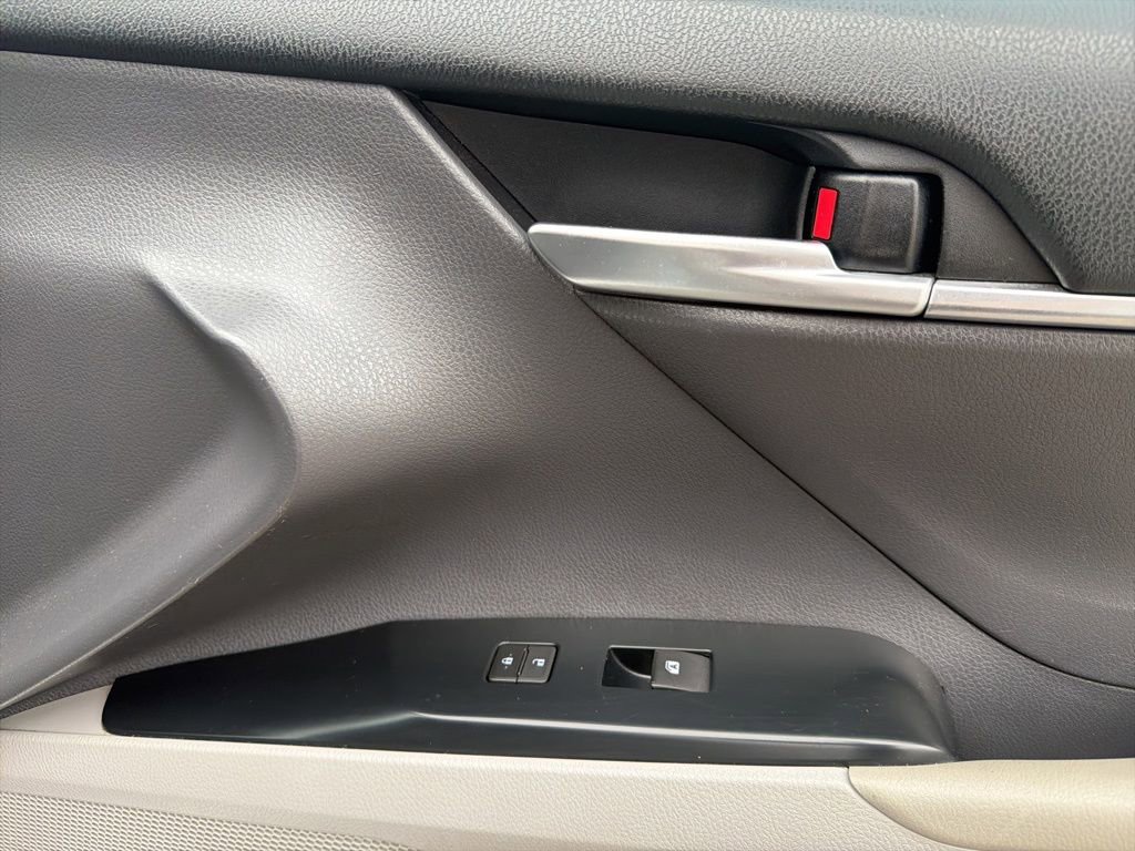 Used 2019 Toyota Camry LE image 29