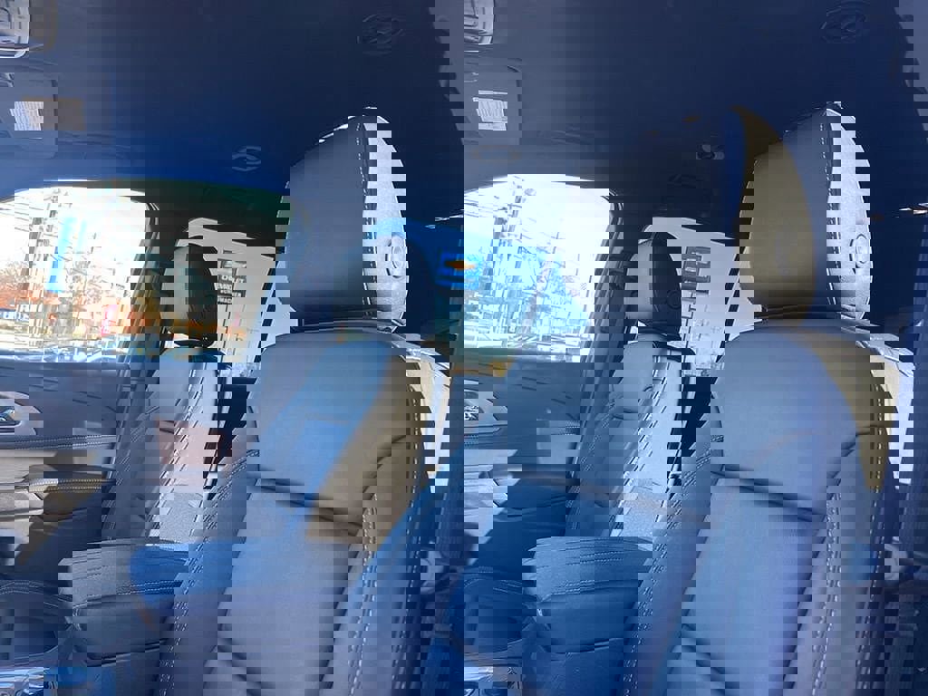 Used 2023 Chevrolet Traverse LT image 27