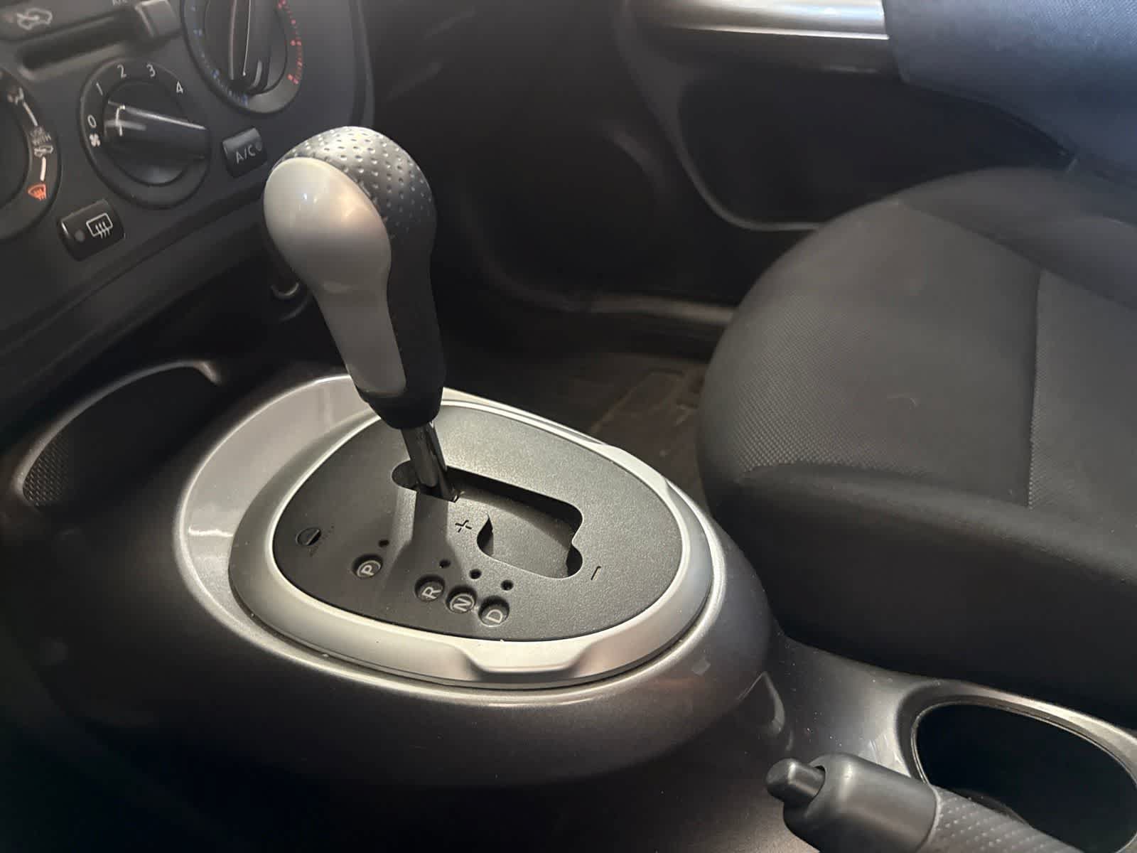 Used 2014 Nissan Juke S FWD image 28