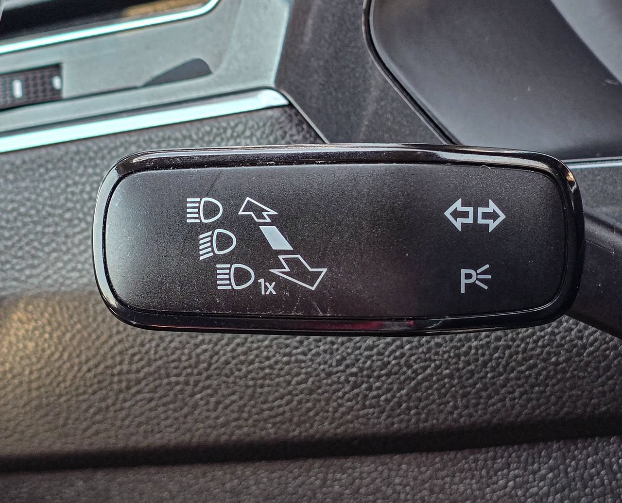 Used 2019 Volkswagen Tiguan SE AWD/4WD image 25