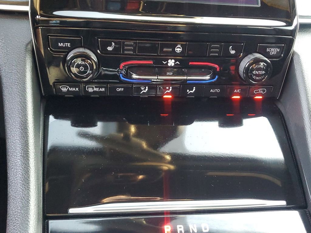 Used 2025 Jeep Grand Cherokee L Laredo image 32