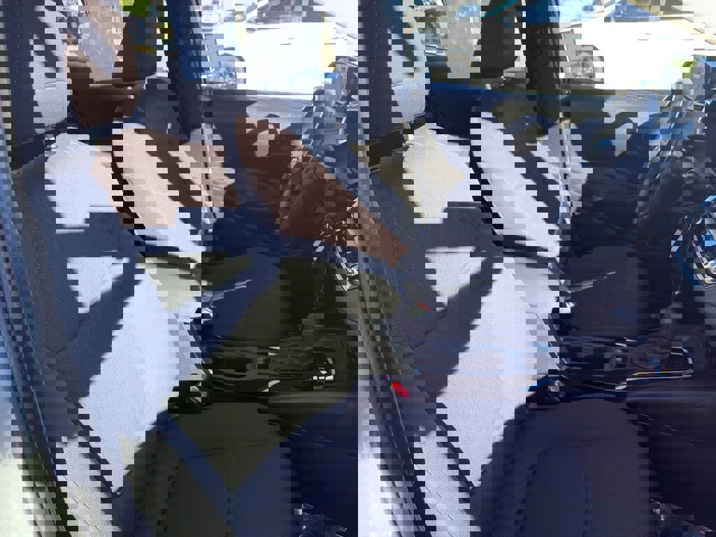 Used 2022 Toyota Corolla LE image 23