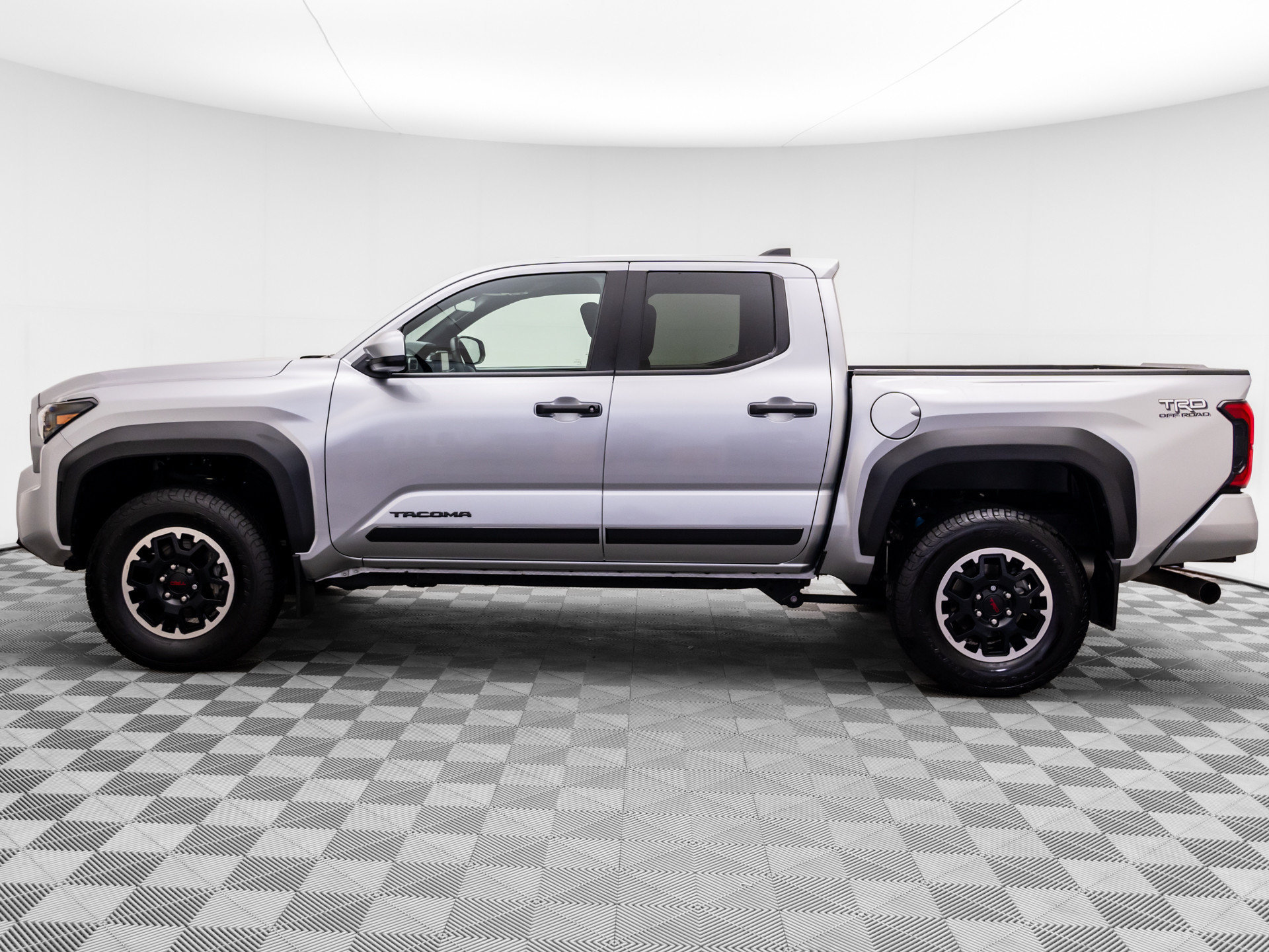 Used 2024 Toyota Tacoma TRD Off-Road AWD/4WD image 2