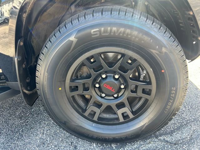 Used 2021 Toyota 4Runner Venture AWD/4WD image 3