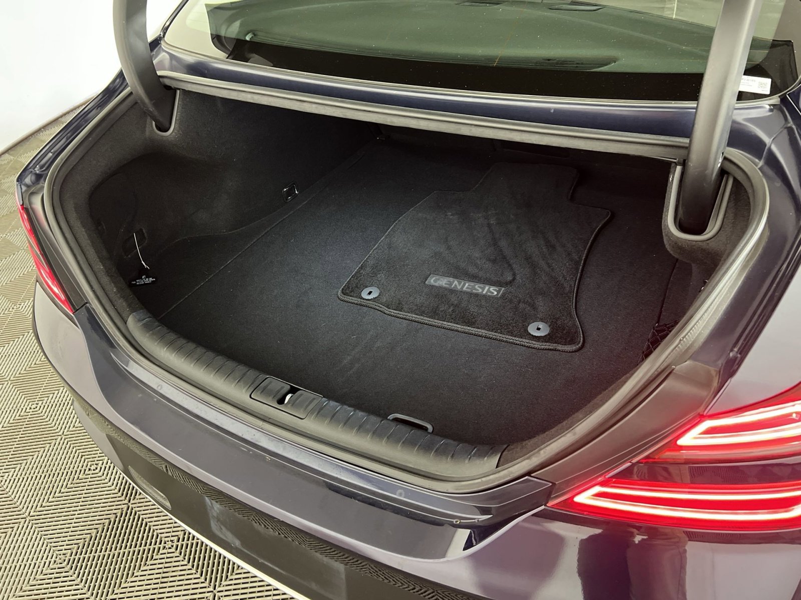 Used 2023 Genesis G70 2.0T image 24