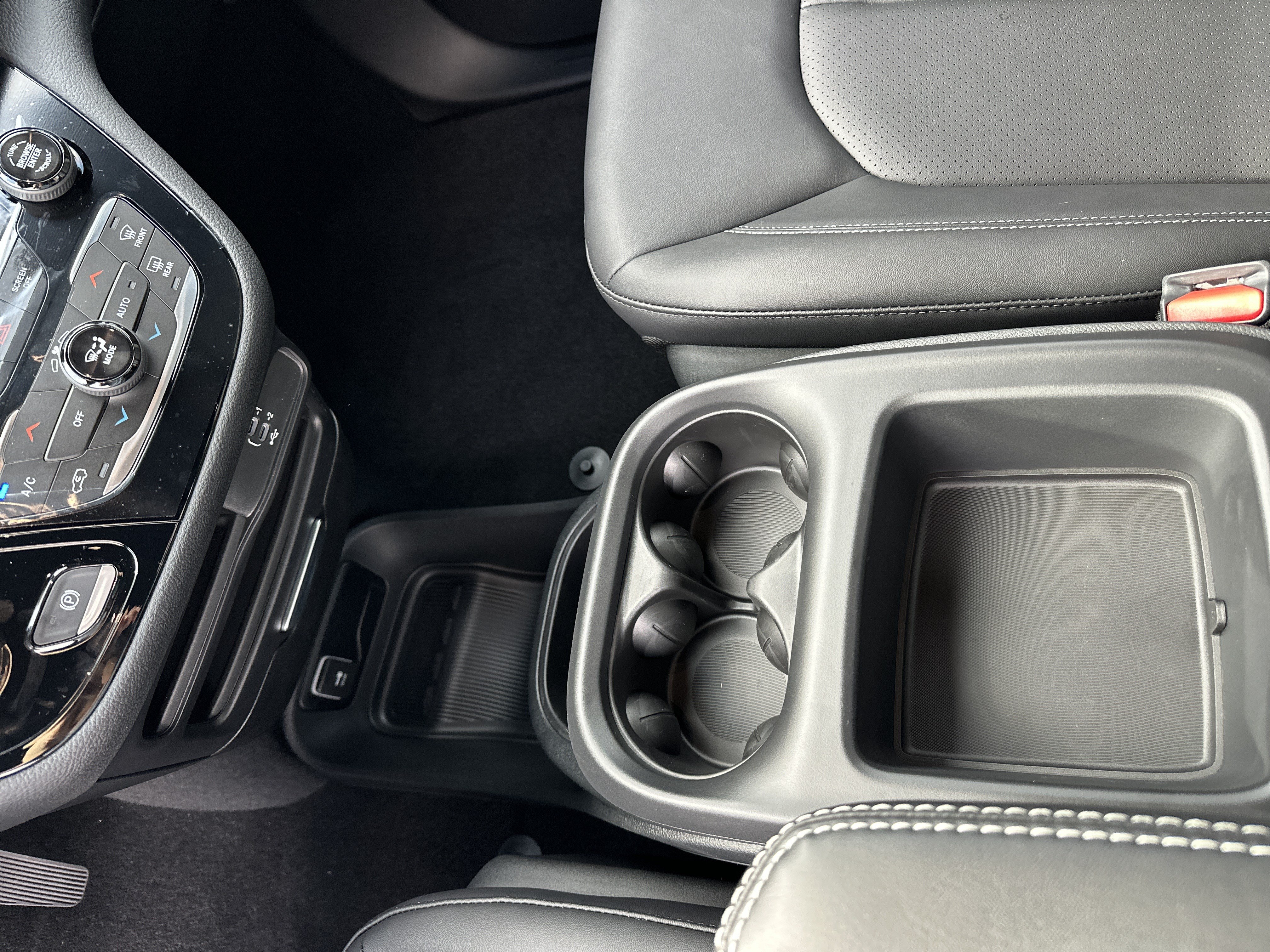 New 2026 Chrysler Pacifica Select FWD image 33