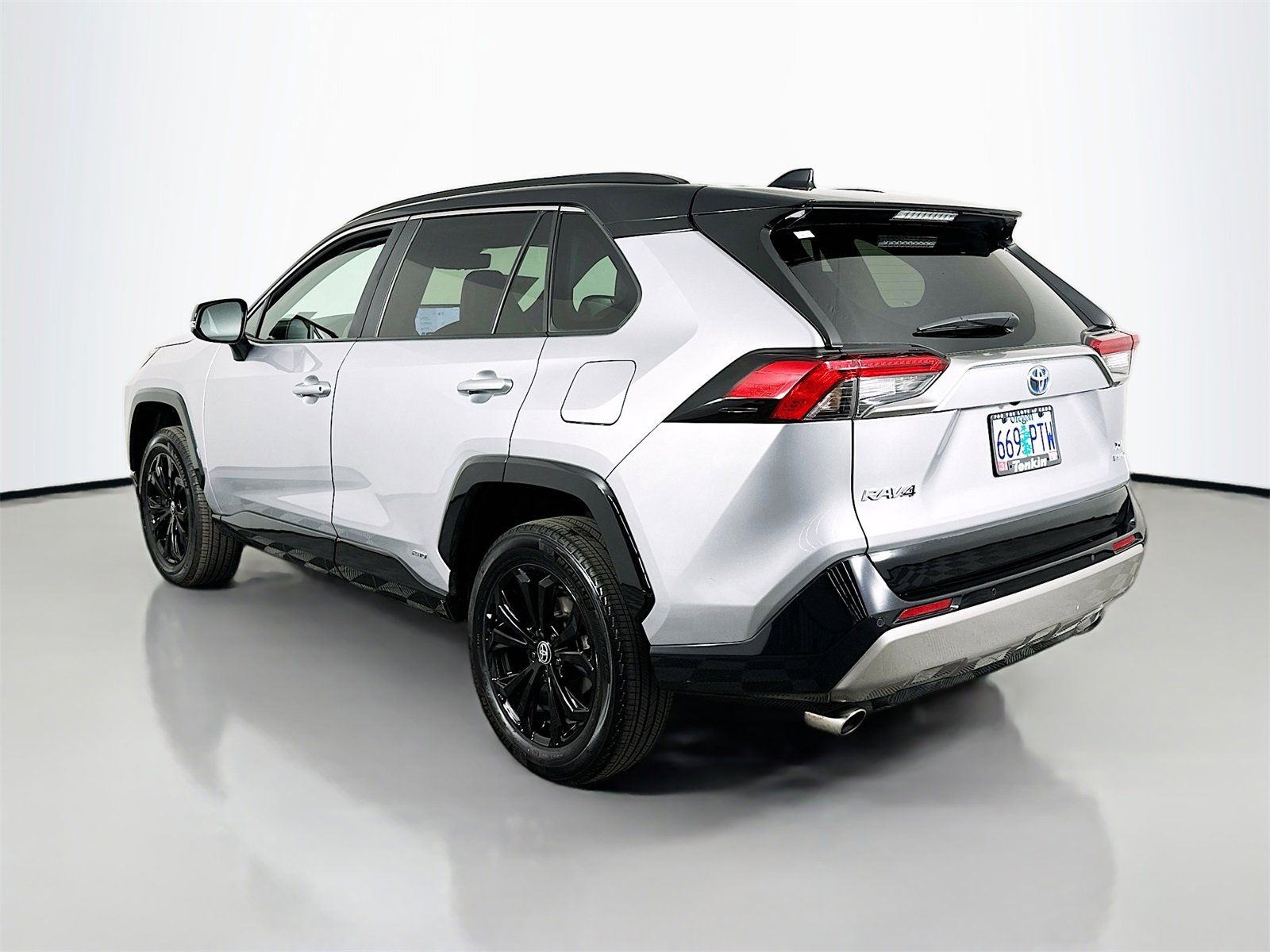 Used 2024 Toyota RAV4 XSE w/ Advanced Technology Package image 5