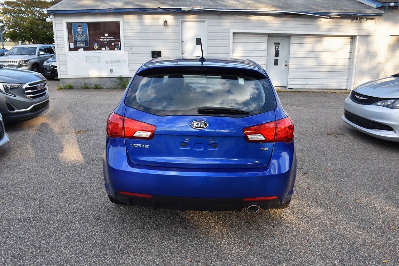 Used 2013 Kia Forte SX w/ Tech Pkg FWD image 4