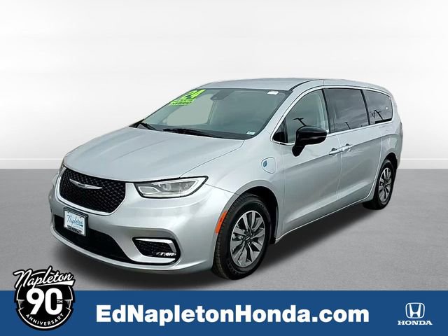 Used 2024 Chrysler Pacifica Select image 1