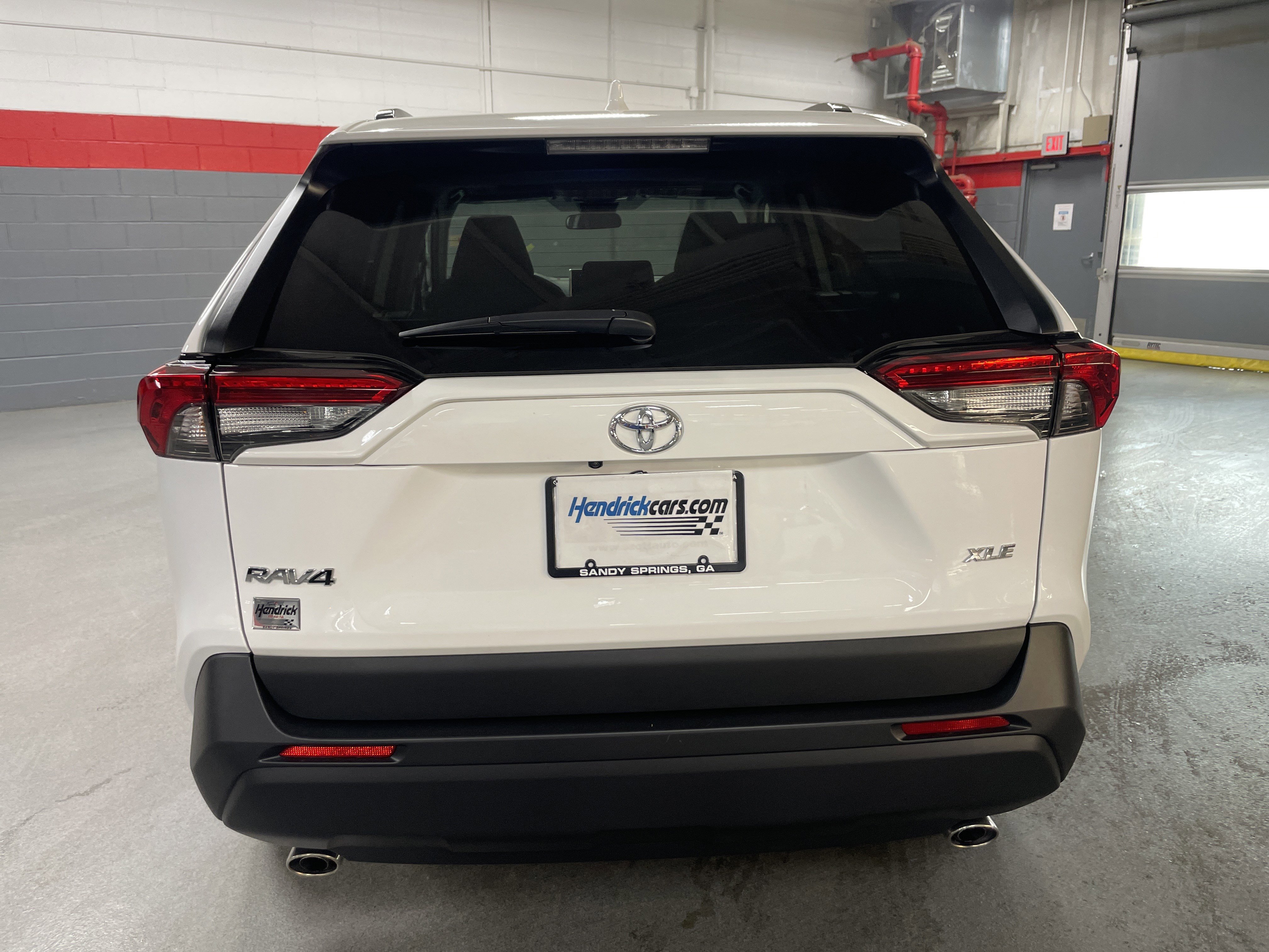 Used 2025 Toyota RAV4 XLE w/ Convenience Package image 9