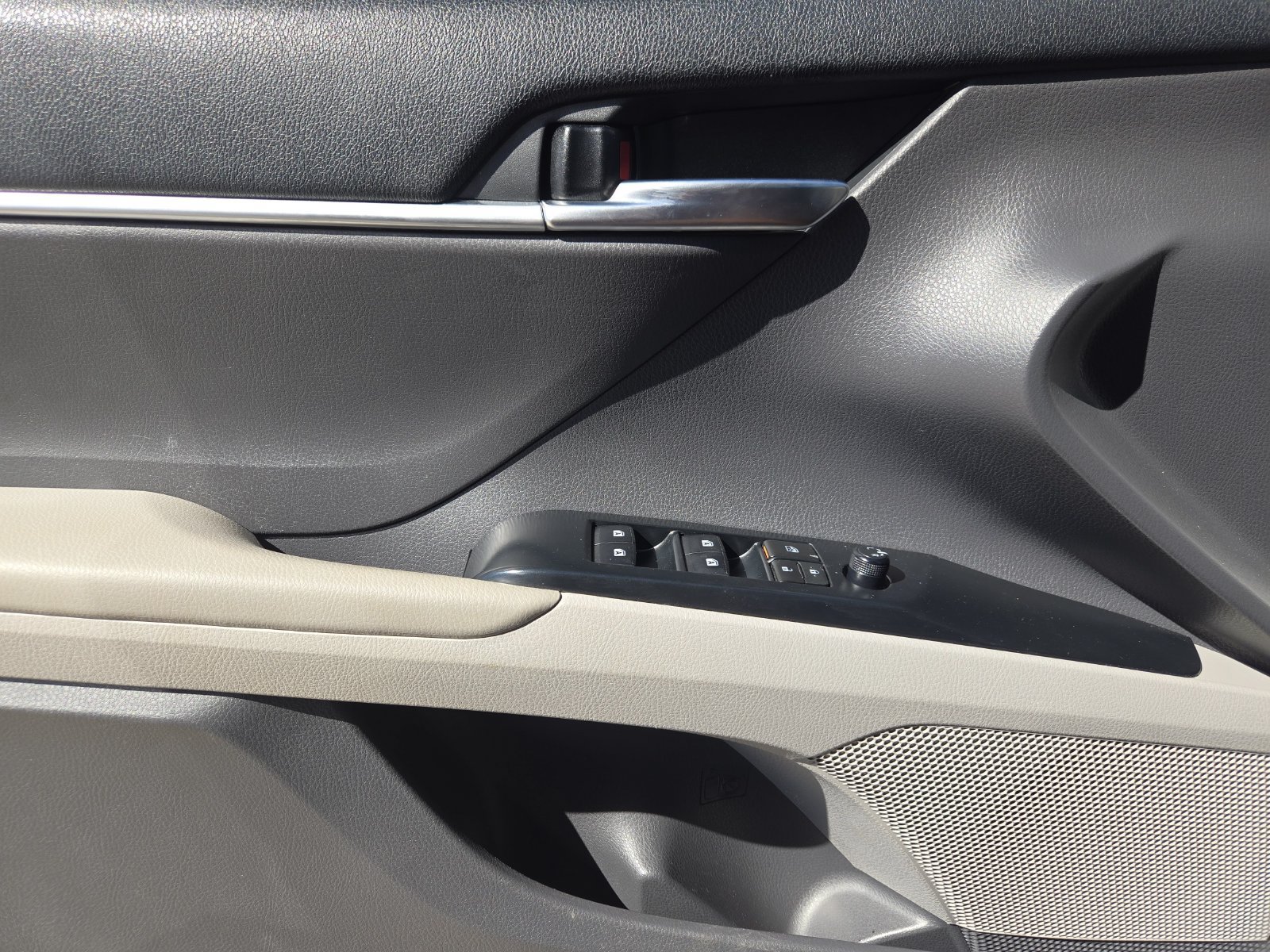 Used 2018 Toyota Camry LE FWD image 26