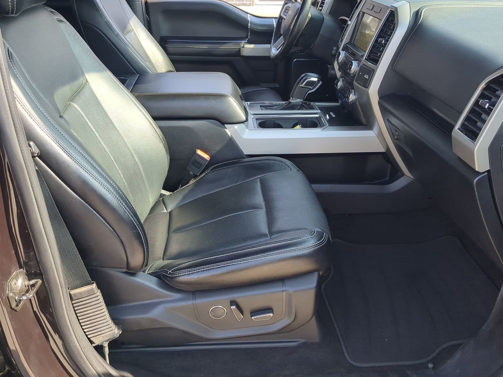 Used 2018 Ford F150 Lariat w/ Equipment Group 502A Luxury image 29