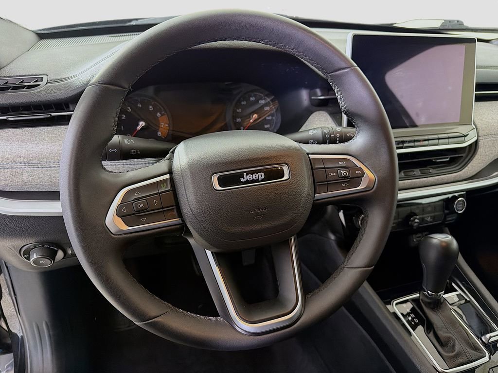 Used 2024 Jeep Compass Latitude image 14