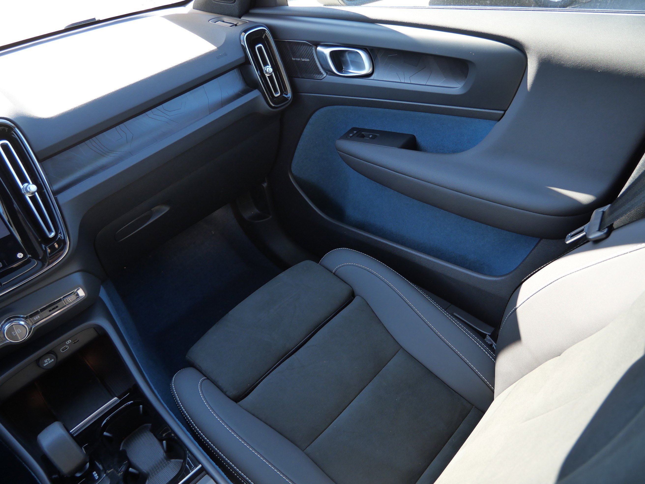 Used 2023 Volvo XC40 Recharge Ultimate image 11