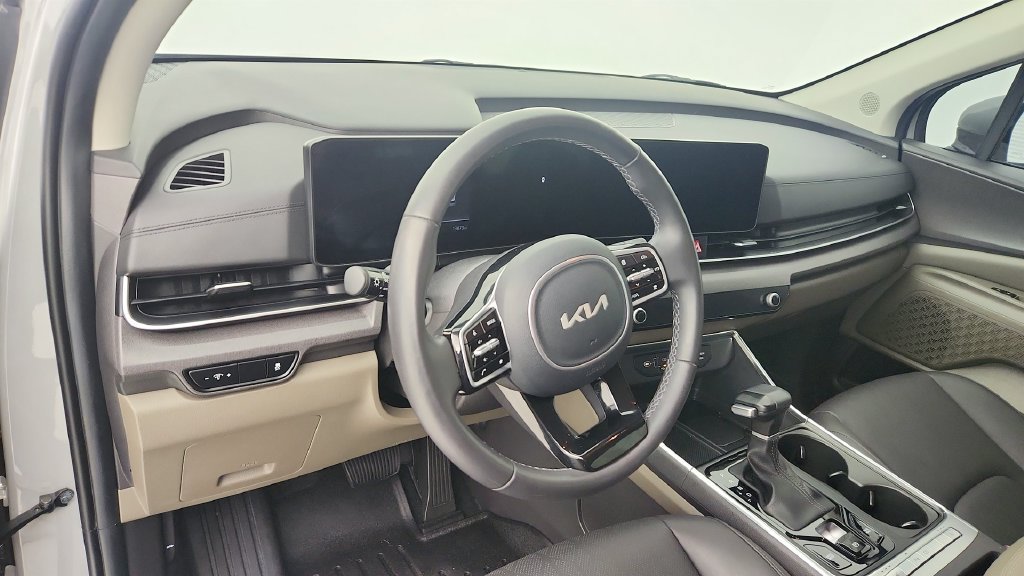 Used 2026 Kia Carnival EX FWD image 13