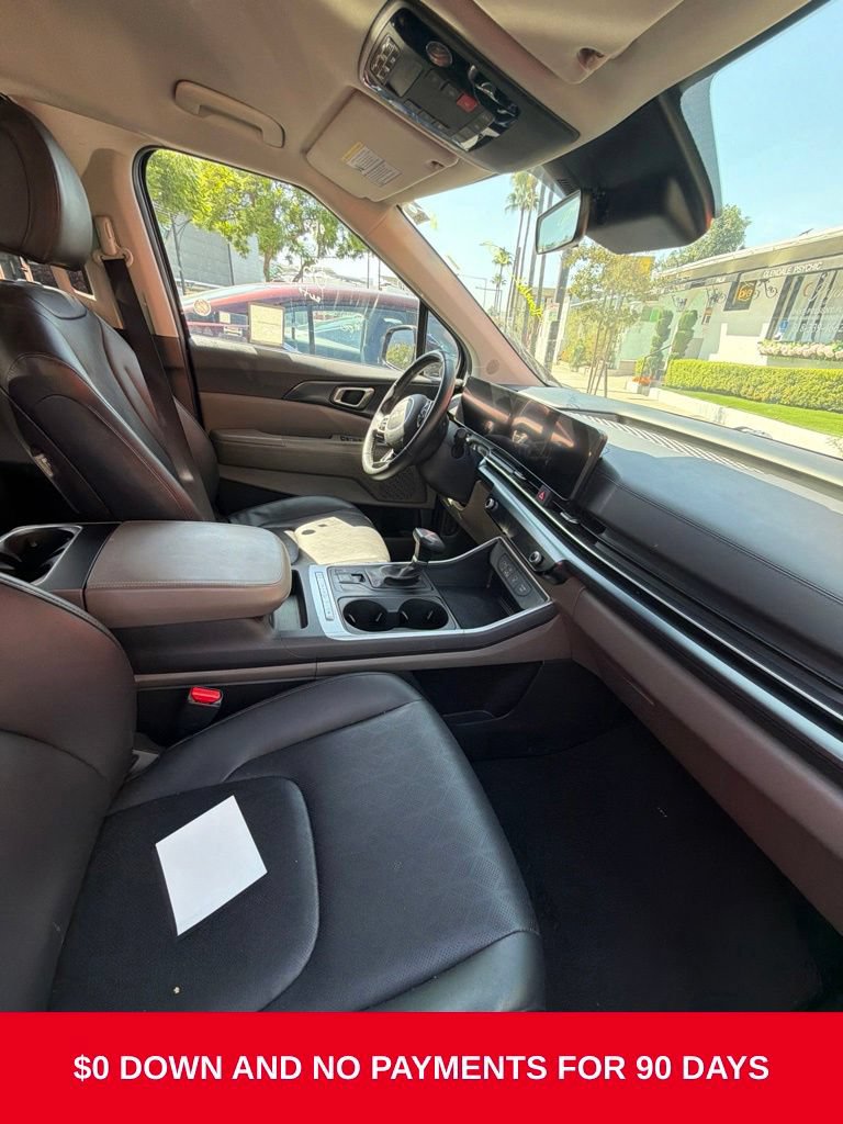 Used 2025 Kia Carnival FWD image 9
