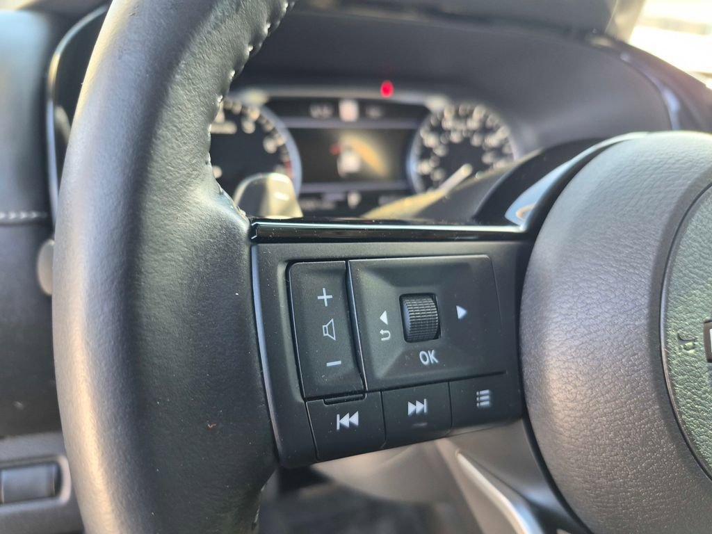 Used 2023 Nissan Pathfinder SL FWD image 15
