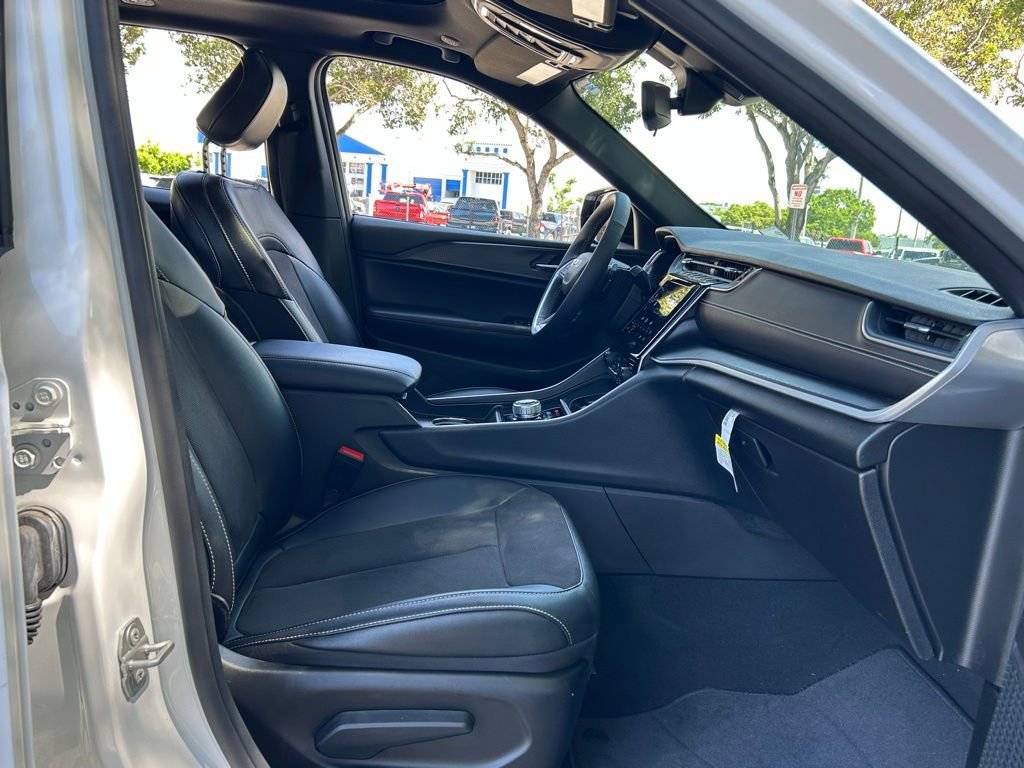 Certified 2024 Jeep Grand Cherokee Altitude image 35