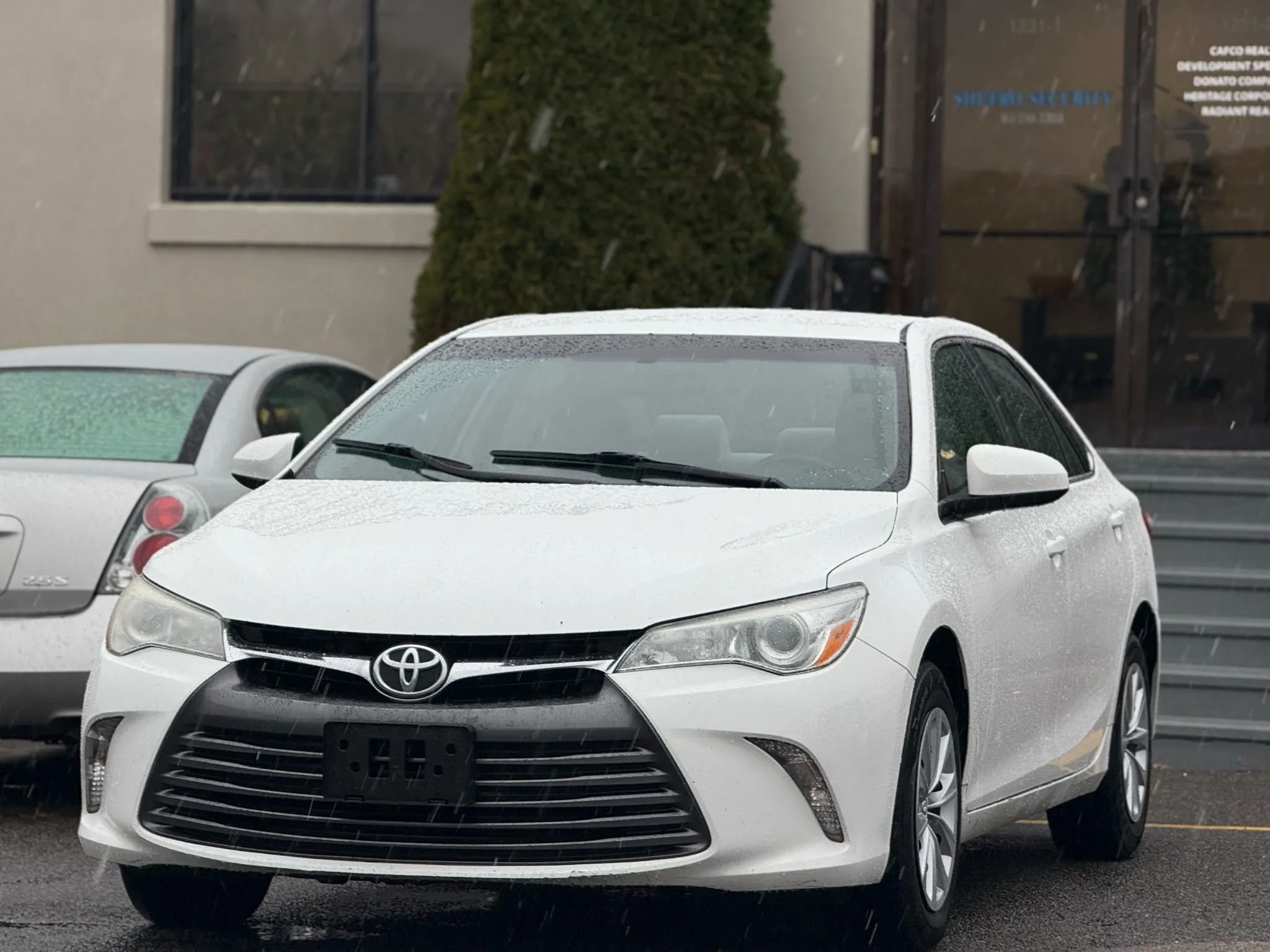 Used 2016 Toyota Camry LE FWD image 2