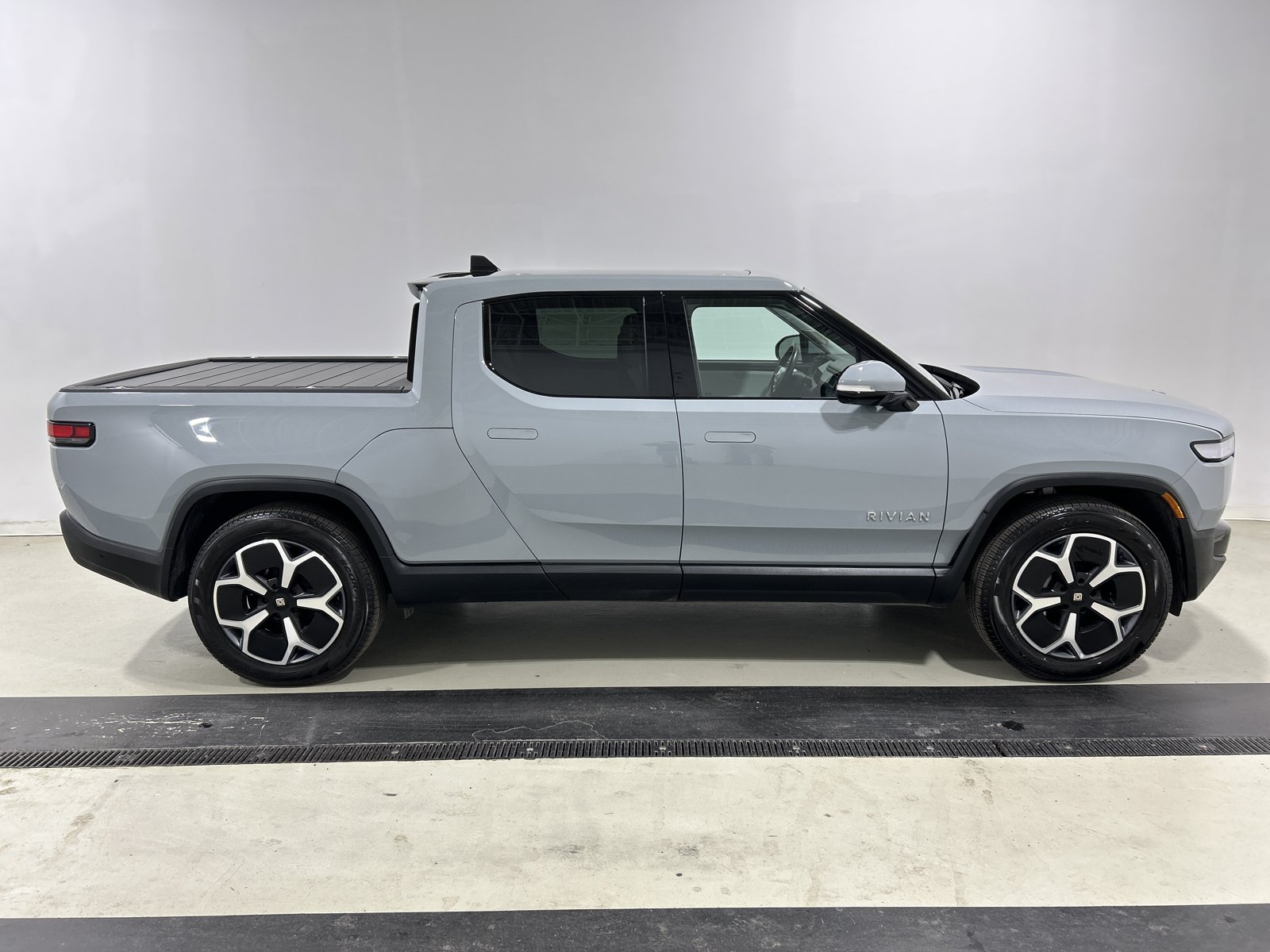 Used 2024 Rivian R1T Adventure AWD/4WD image 6