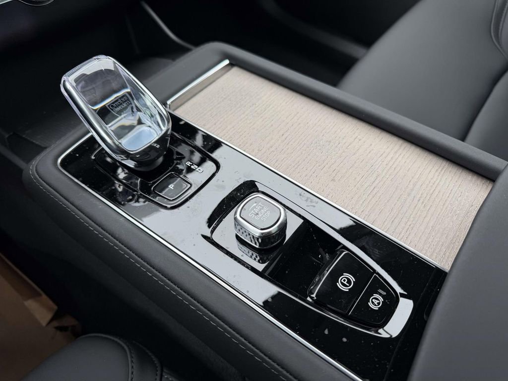 New 2026 Volvo XC90 B6 Plus w/ Protection Package Premier AWD/4WD image 6