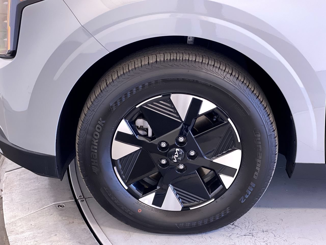 New 2027 Kia Carnival LXS FWD image 12