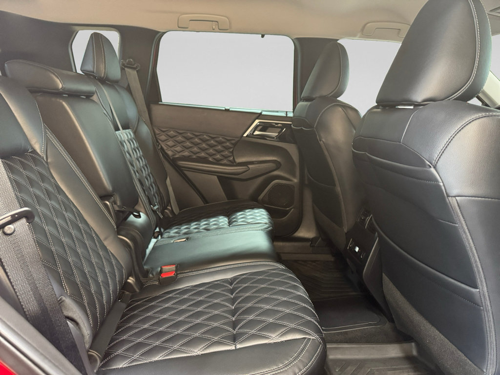 Used 2023 Mitsubishi Outlander SEL AWD/4WD image 22