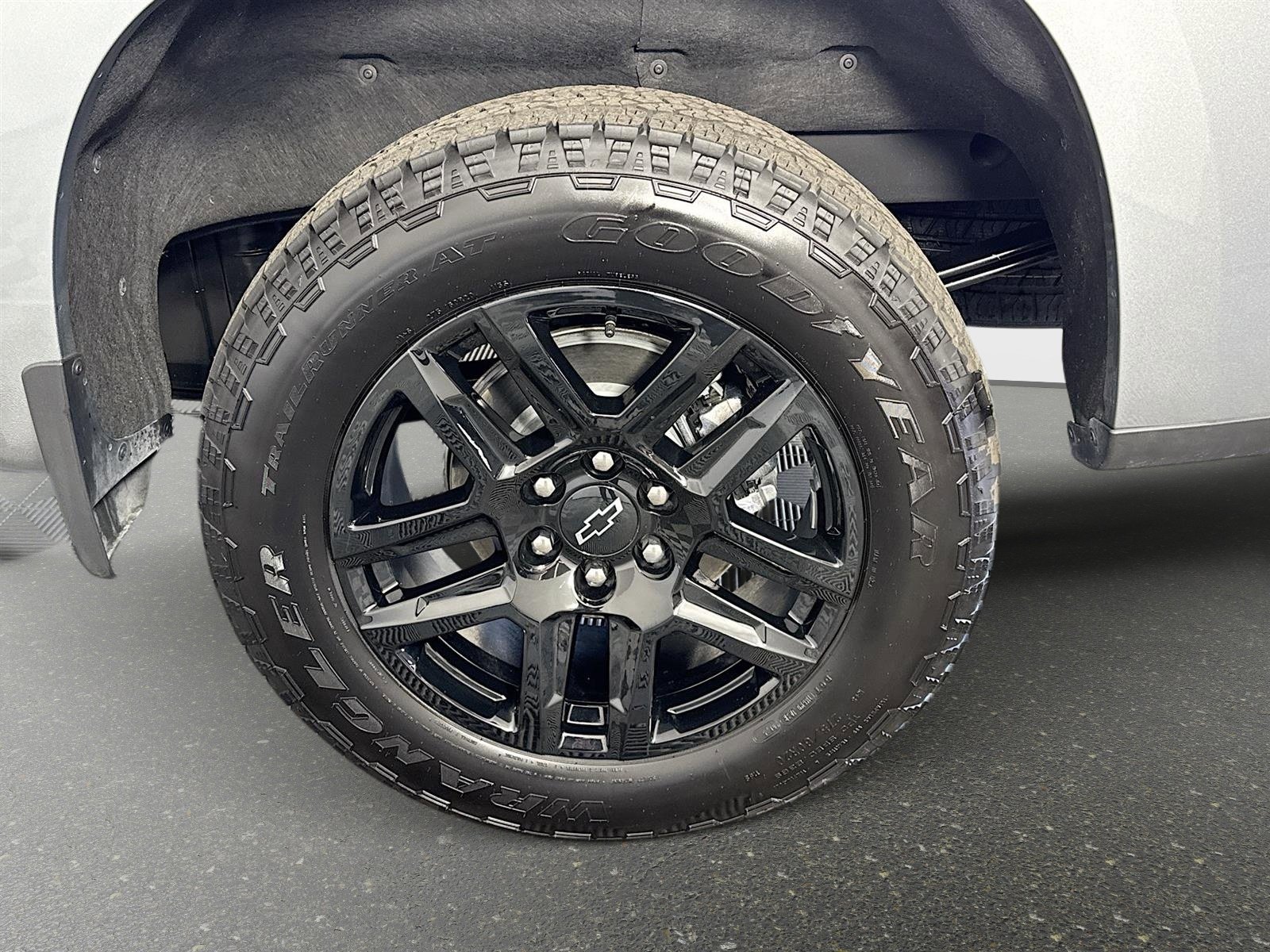 Used 2025 Chevrolet Silverado 1500 Custom w/ Turbomax Blackout Package image 29