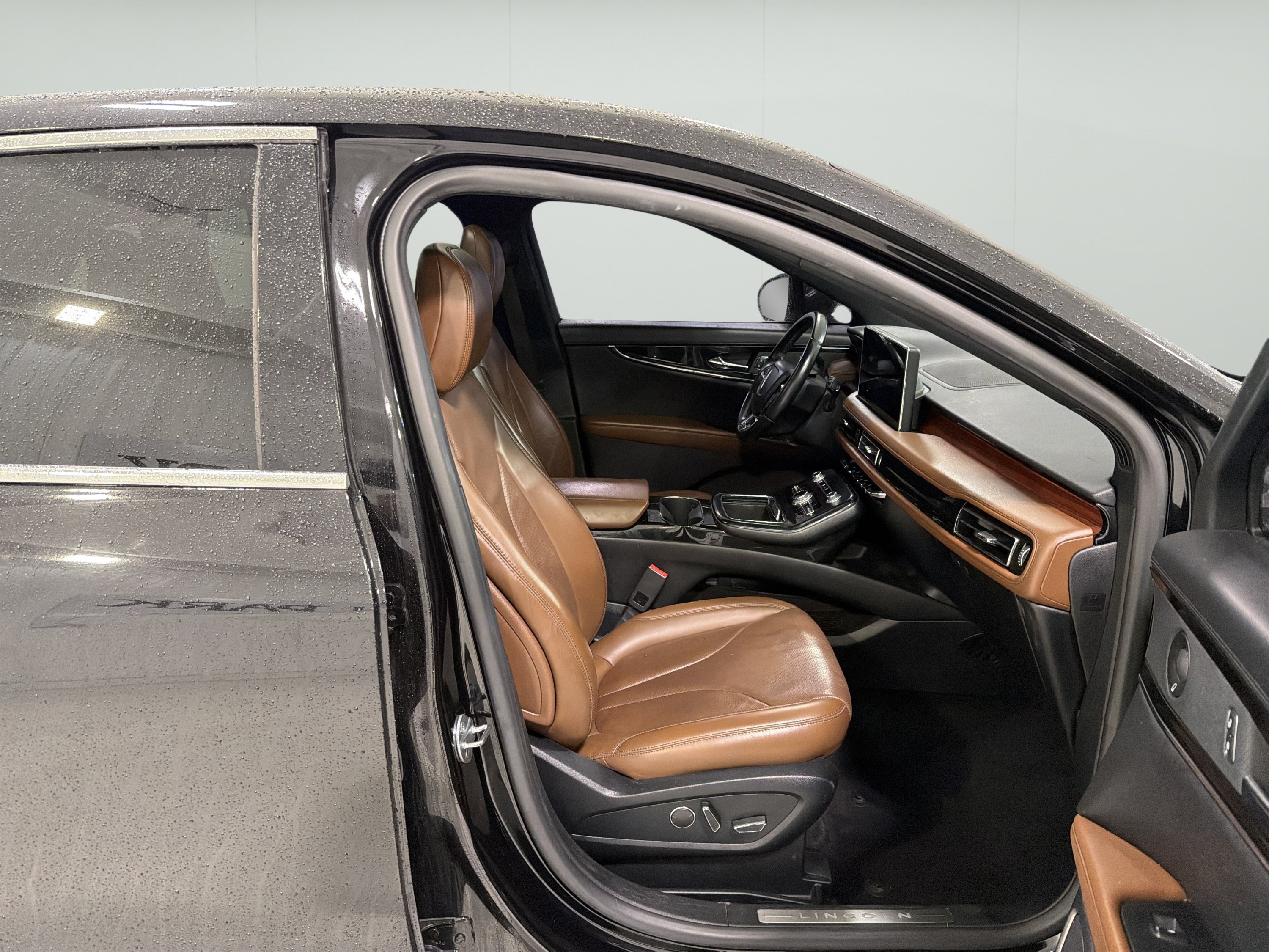 Used 2022 Lincoln Nautilus Reserve FWD image 13