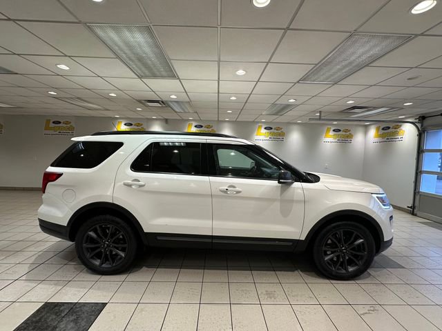 Used 2018 Ford Explorer XLT w/ Equipment Group 202A image 3