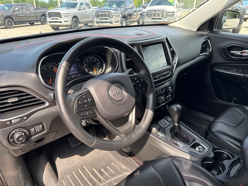 Used 2019 Jeep Cherokee Trailhawk w/ Cold Weather Group AWD/4WD image 2