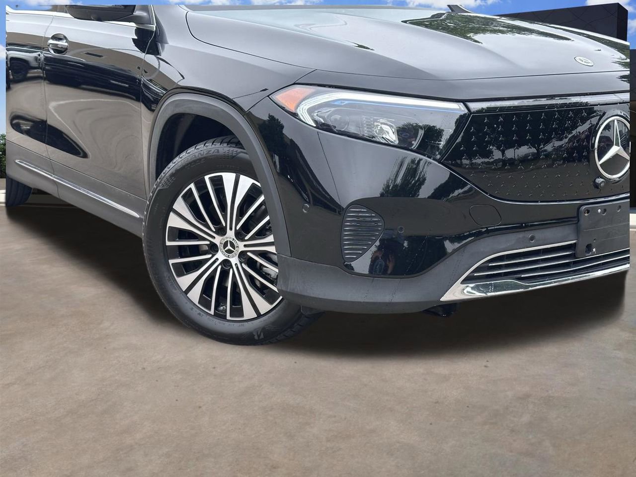 Used 2025 Mercedes-Benz EQB 250+ image 2