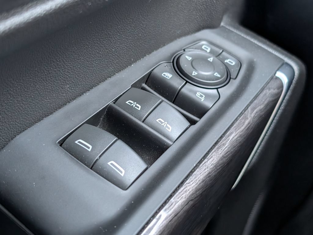 Used 2022 Chevrolet Silverado 1500 LTZ AWD/4WD image 28